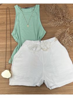 Short Alfaiataria Com Cinto de Flor Branco - LOJA ANDRESSA FREITAS
