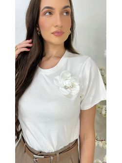 Blusa T-shirt com Broche Branca