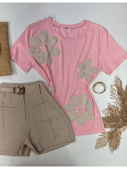 Tshirt Bordada Flor Crochê Rosa - LOJA ANDRESSA FREITAS