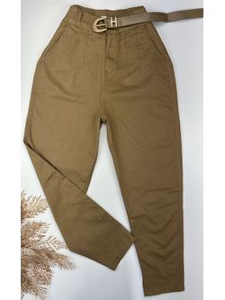 Calça Cenoura com Cinto Caramelo