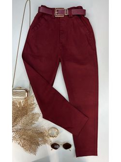 Calça Cenoura MOM Com Cinto Cereja