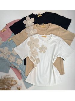 Blusa Com Aplicação de Flores Em Crochê Branca