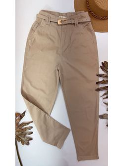 Calça Cenoura com Cinto Dourado Bege Clara - LOJA ANDRESSA FREITAS