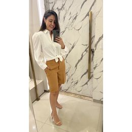 BERMUDA ALFAIATARIA BOLSO FACA CARAMELO - 00028900... - LARA CASTRO CLOSET