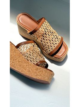 ANABELA CLAÚDIA MARROM