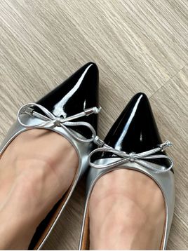 SAPATILHA SARAH PRATA COM PRETO 