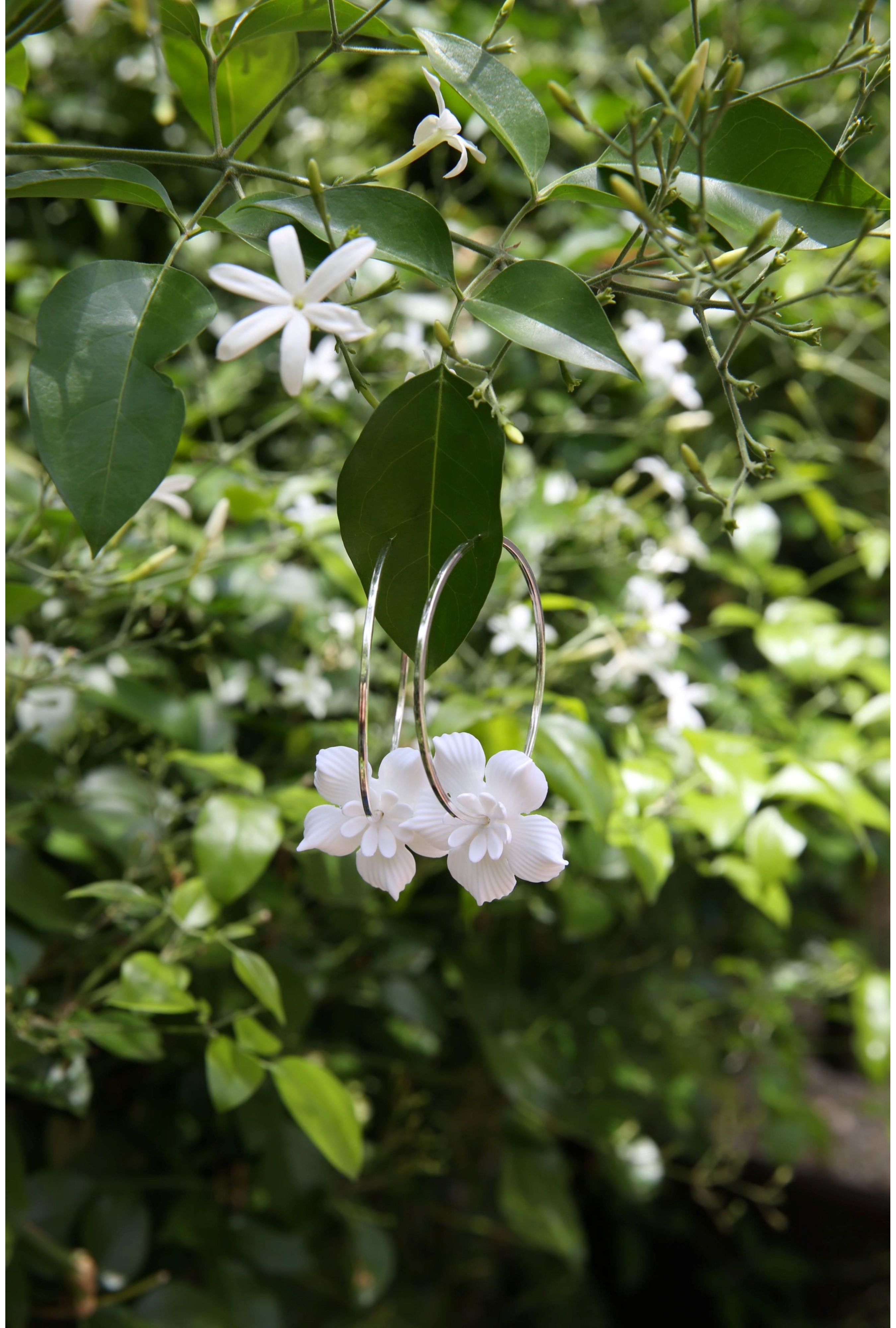 Brinco Argola flor de porcelana - LETOAH
