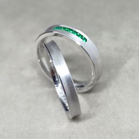 Aliança de Casamento em Ouro Branco 18k com Esmeraldas - Helder Joalheiros