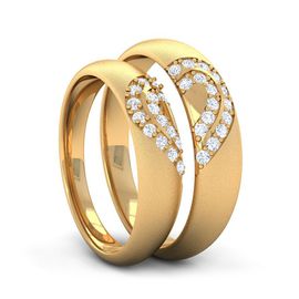 Aliança em Ouro Amarelo Coração Cravejado com Diamantes Love - Helder Joalheiros