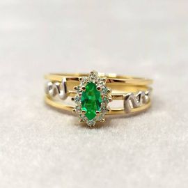 Anel de Formatura Medicina com Esmeralda Navete - Ouro 18k - Helder Joalheiros 