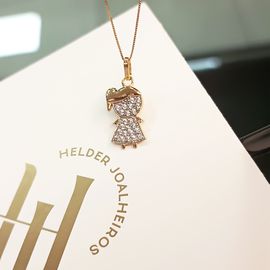 Pingente em Ouro 18k Personalizado Menina Cravejada - Helder Joalheiros 