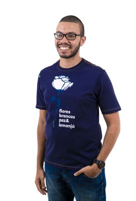 Camiseta Iemanjá marinho - Flores Brancas - Tertúlia Produtos Literários