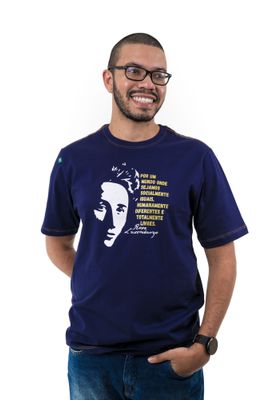 Camiseta Rosa Luxemburgo Marinho - Tertúlia Produtos Literários