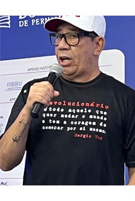Camiseta Sergio Vaz - Revolucionário Preta - Tertúlia Produtos Literários