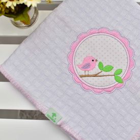 Manta Bebê Piquet Passarinho Moldura Rosa - TexNew Bebê