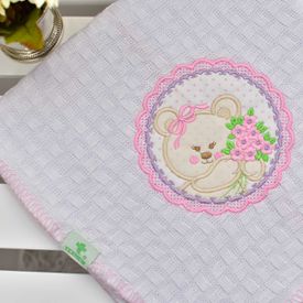 Manta Bebê Piquet Ursinha Com Flores Moldura Rosa - TexNew Bebê