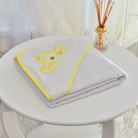 Toalha Bebê Quadrada Com Forro e Capuz Ursinho Deitado Amarelo - TexNew Bebê