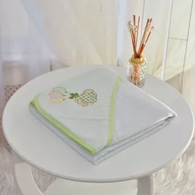 Toalha Bebê Quadrada Com Forro e Capuz Ursinho Com Bexigas Verde - TexNew Bebê