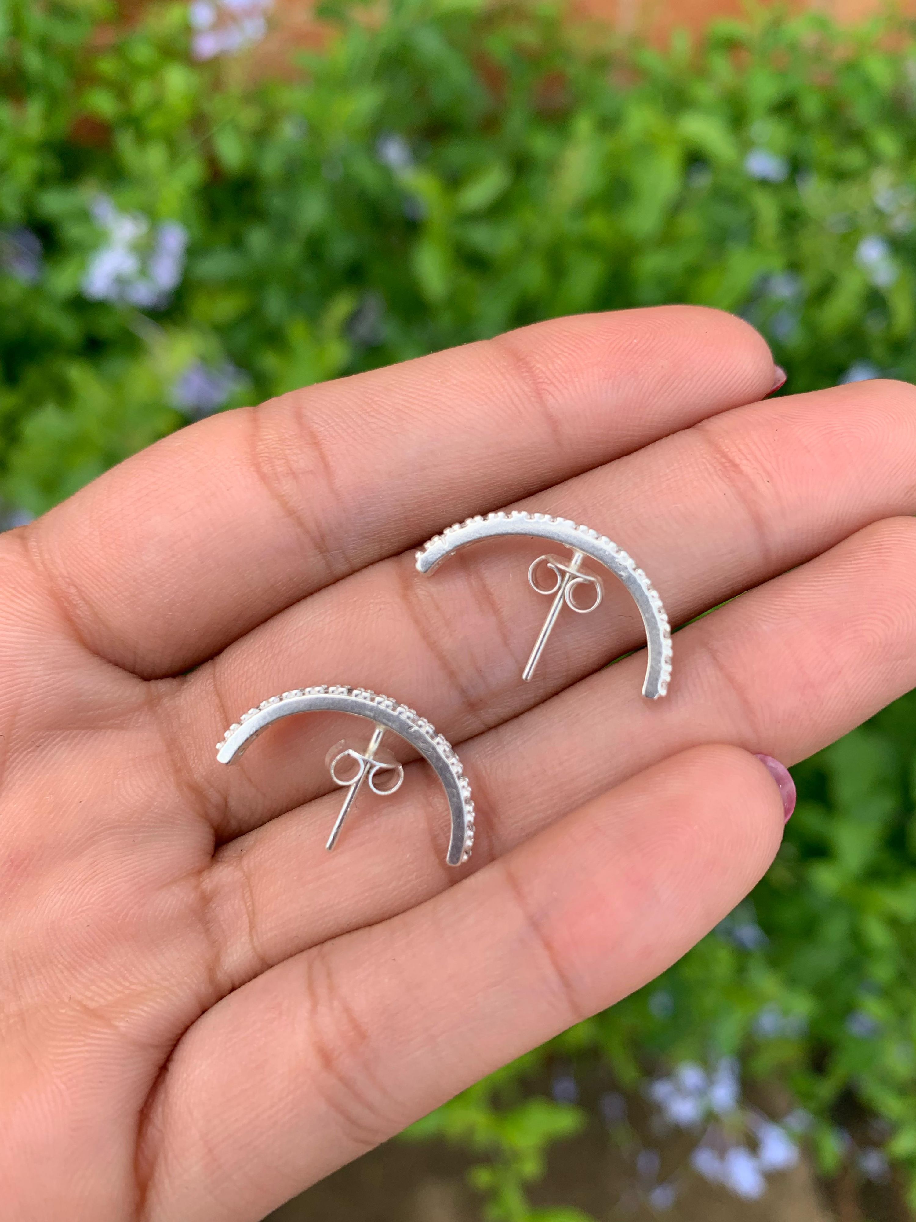 Brinco ear hook cristal - AURI PRATAS