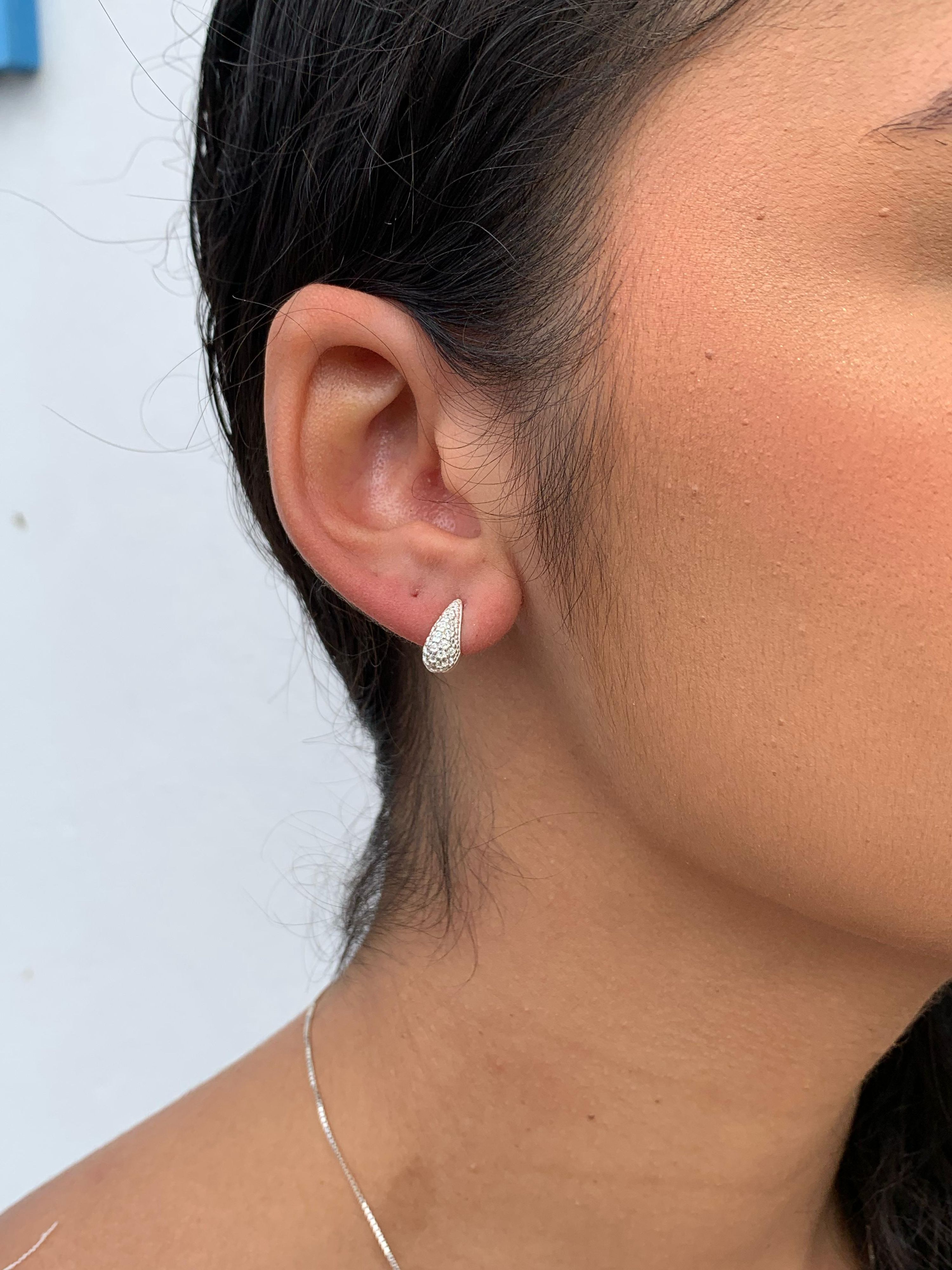 Brinco gota cravejada P - AURI PRATAS