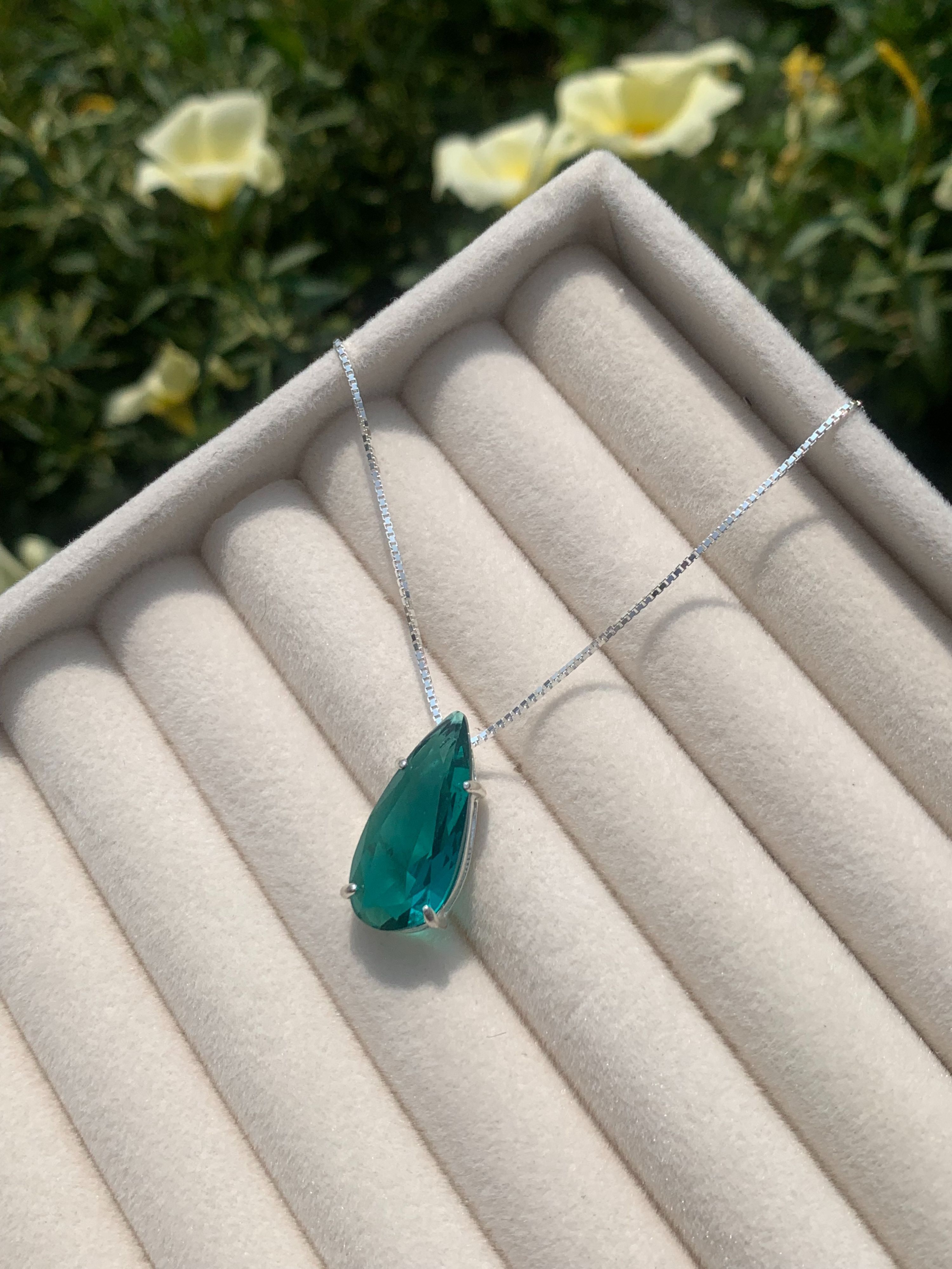 Colar Gota Verde Escuro - AURI PRATAS