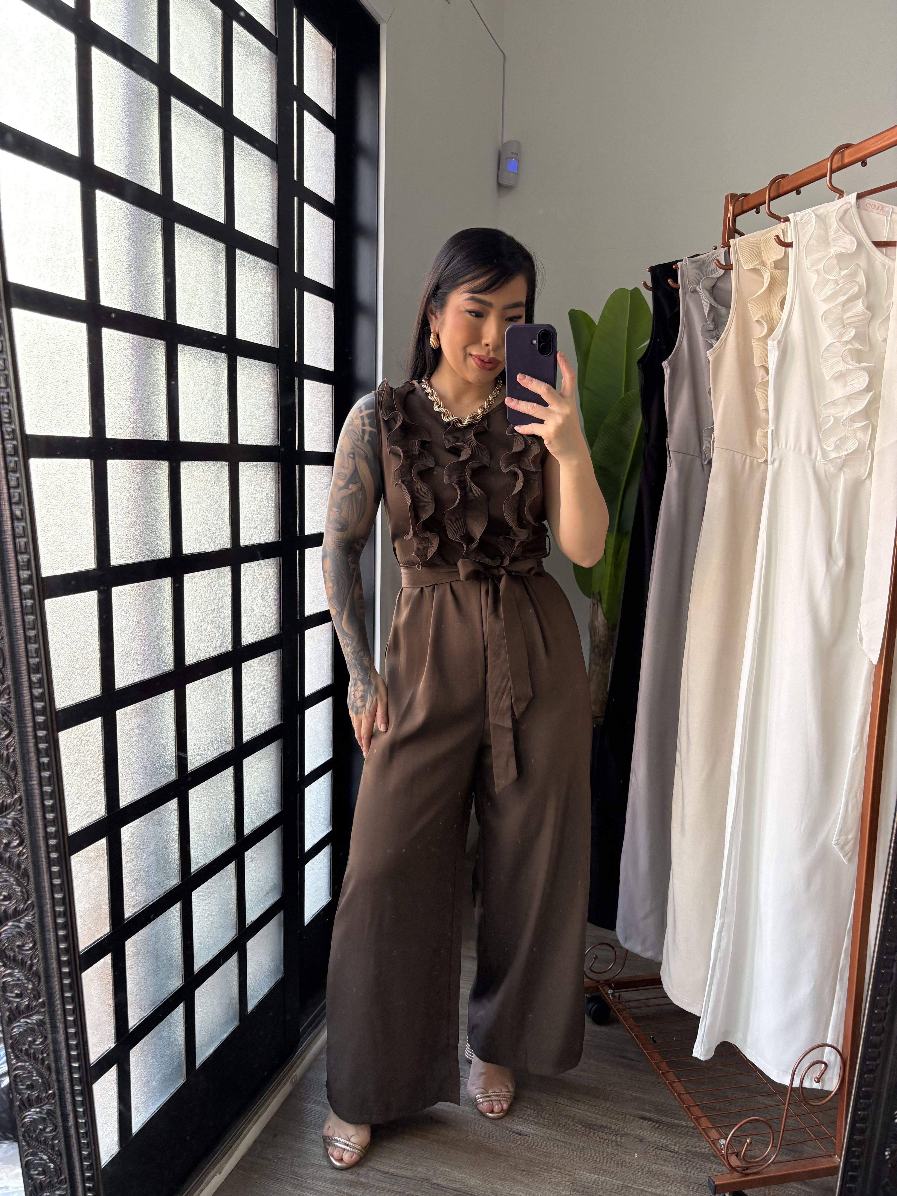 Macacão Pantalona com Babado Ella 22056 - Marrom 