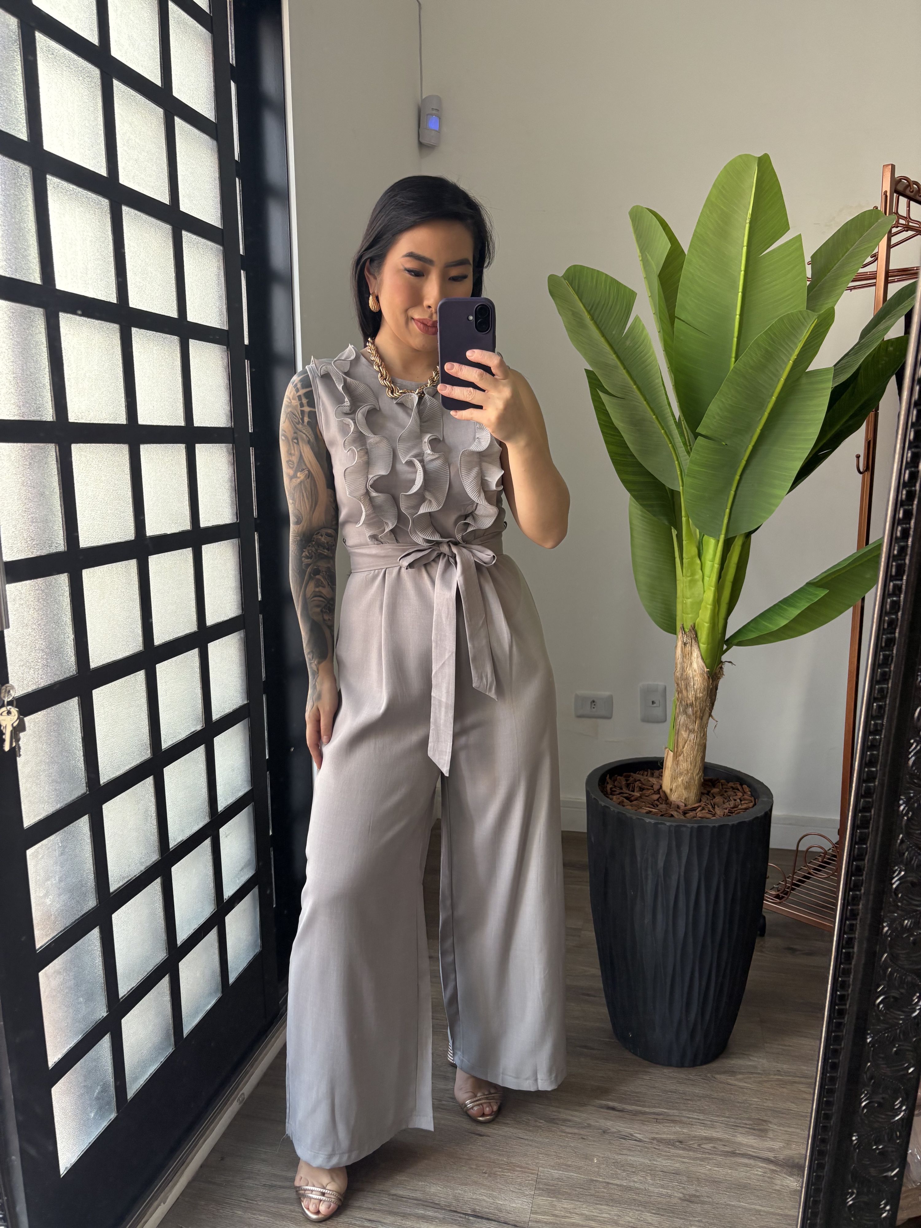 Macacão Pantalona com Babado Ella 22056 - Cinza 