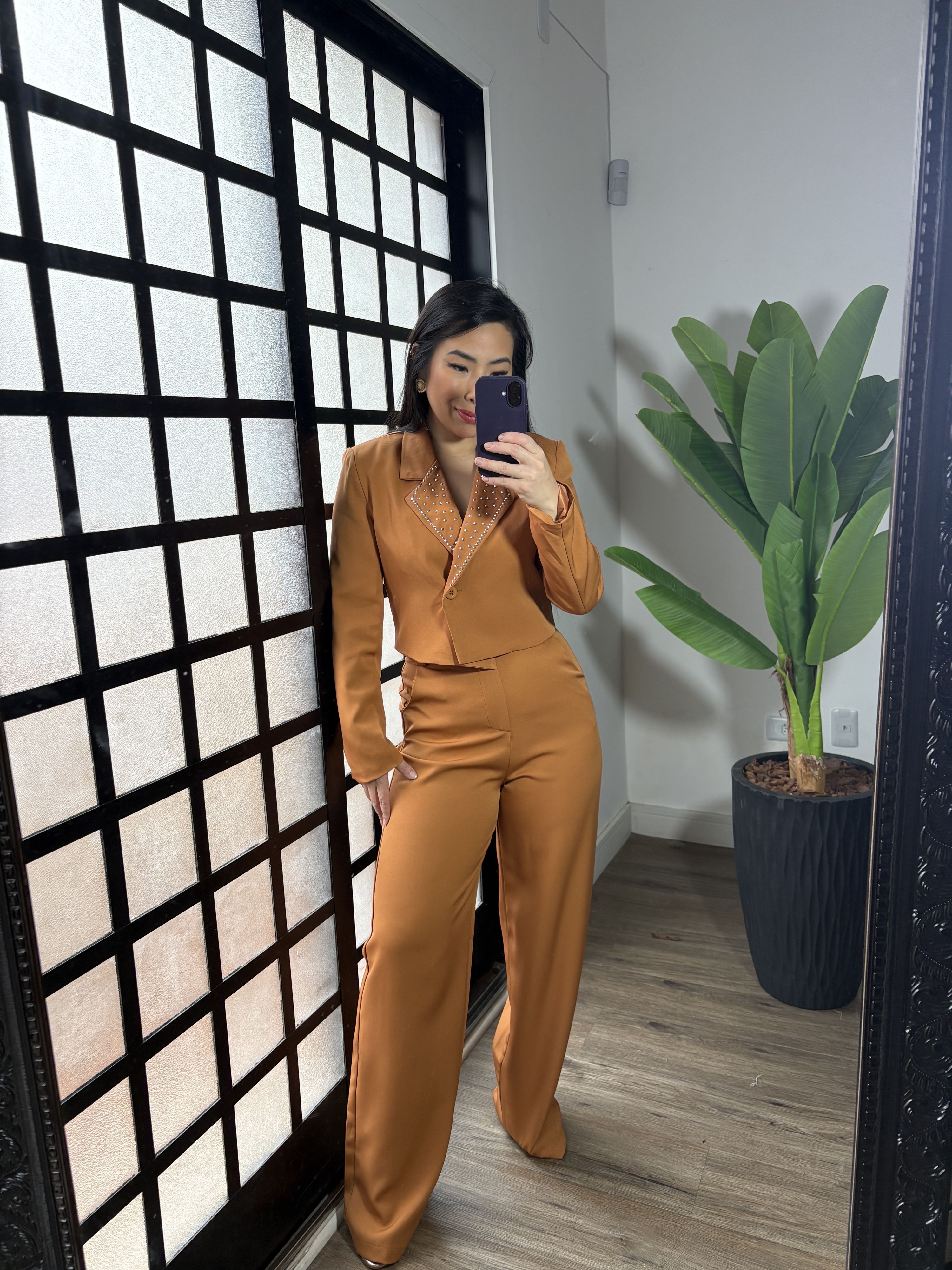 Conjunto Alfaiataria com Brilho Serena 1385 - Caramelo 