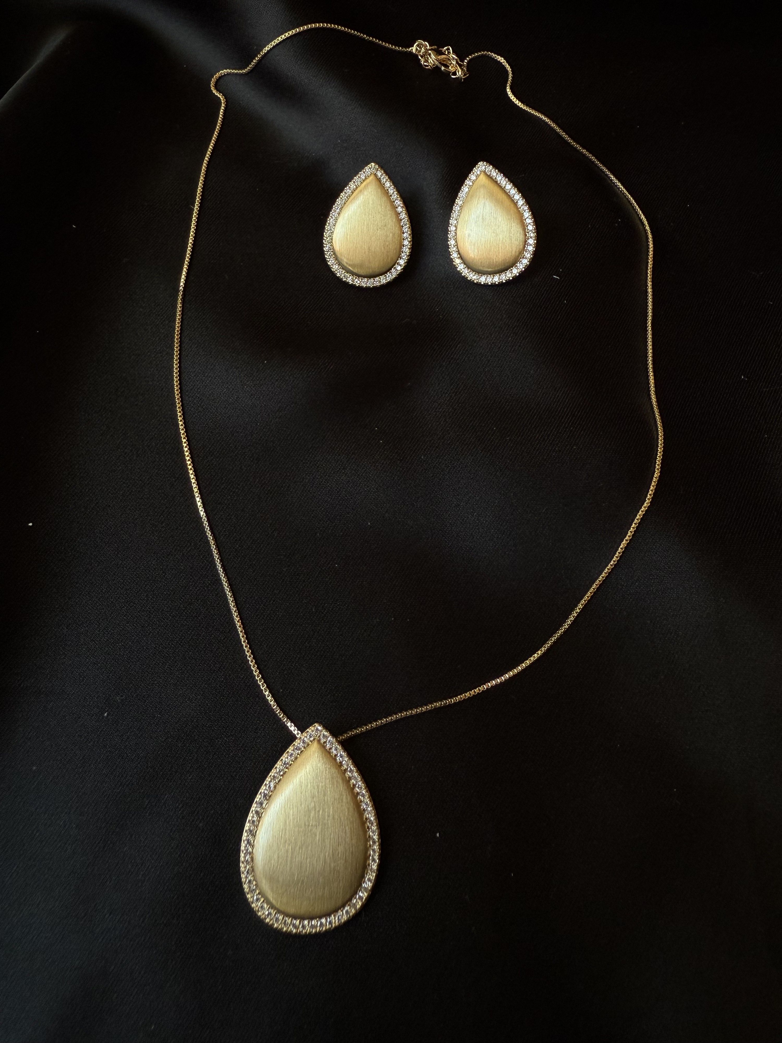 Conjunto Gota com Brilho