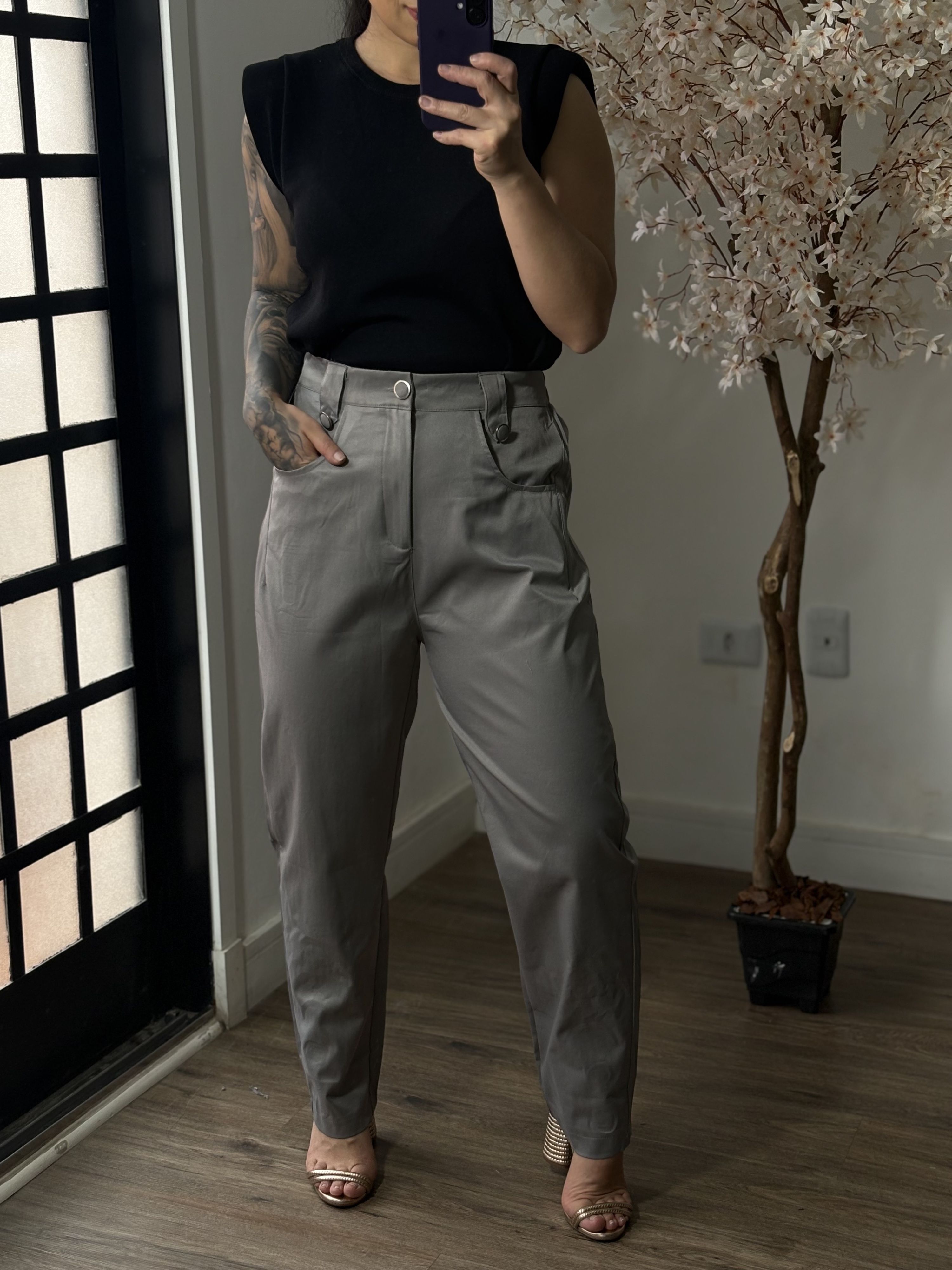 Calça Acetinada Plus Size Alana 1183 - Cinza C065