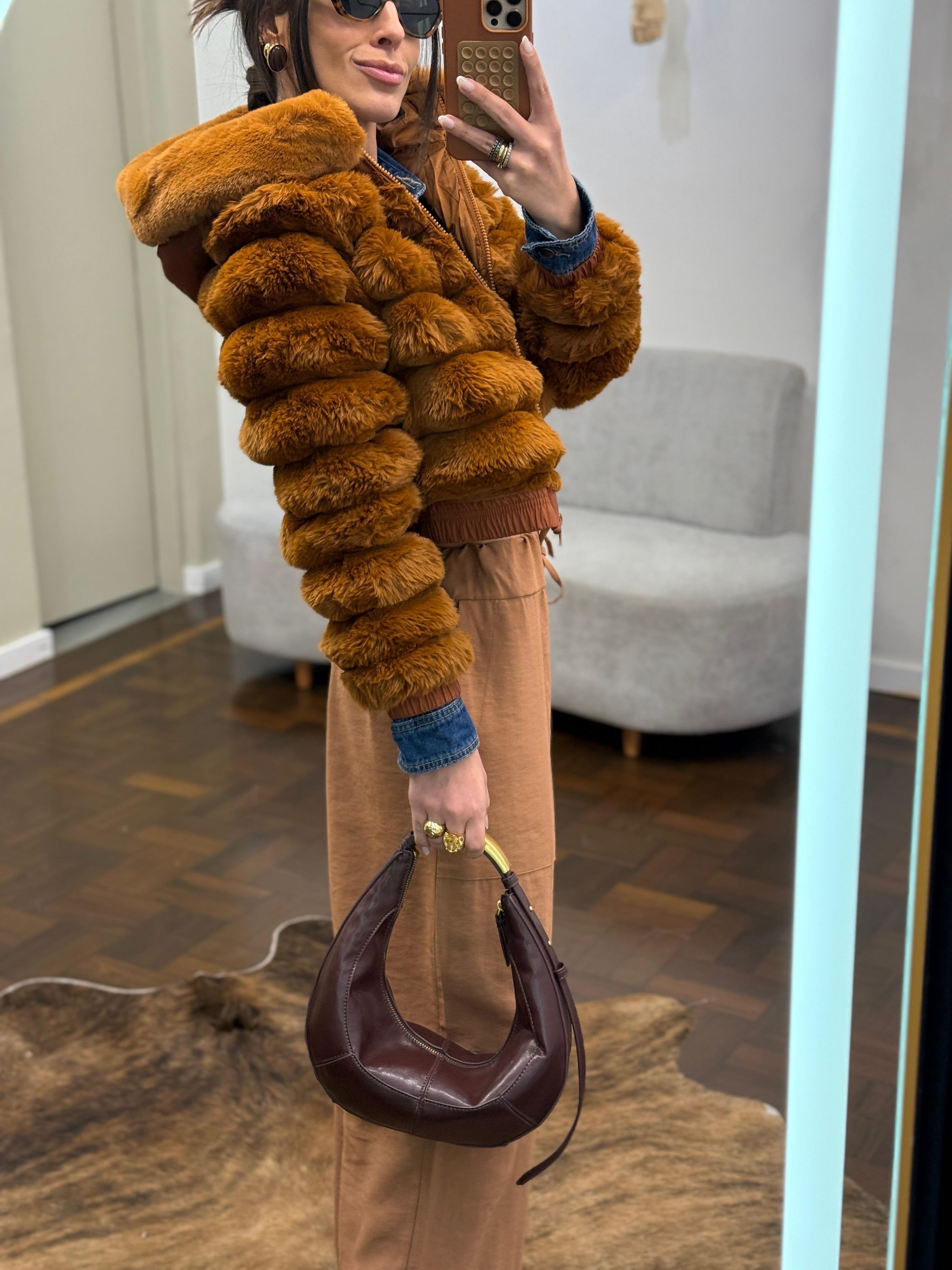 Jaqueta Faux Fur Gomos - Com Capuz e Ribana - Caramelo 