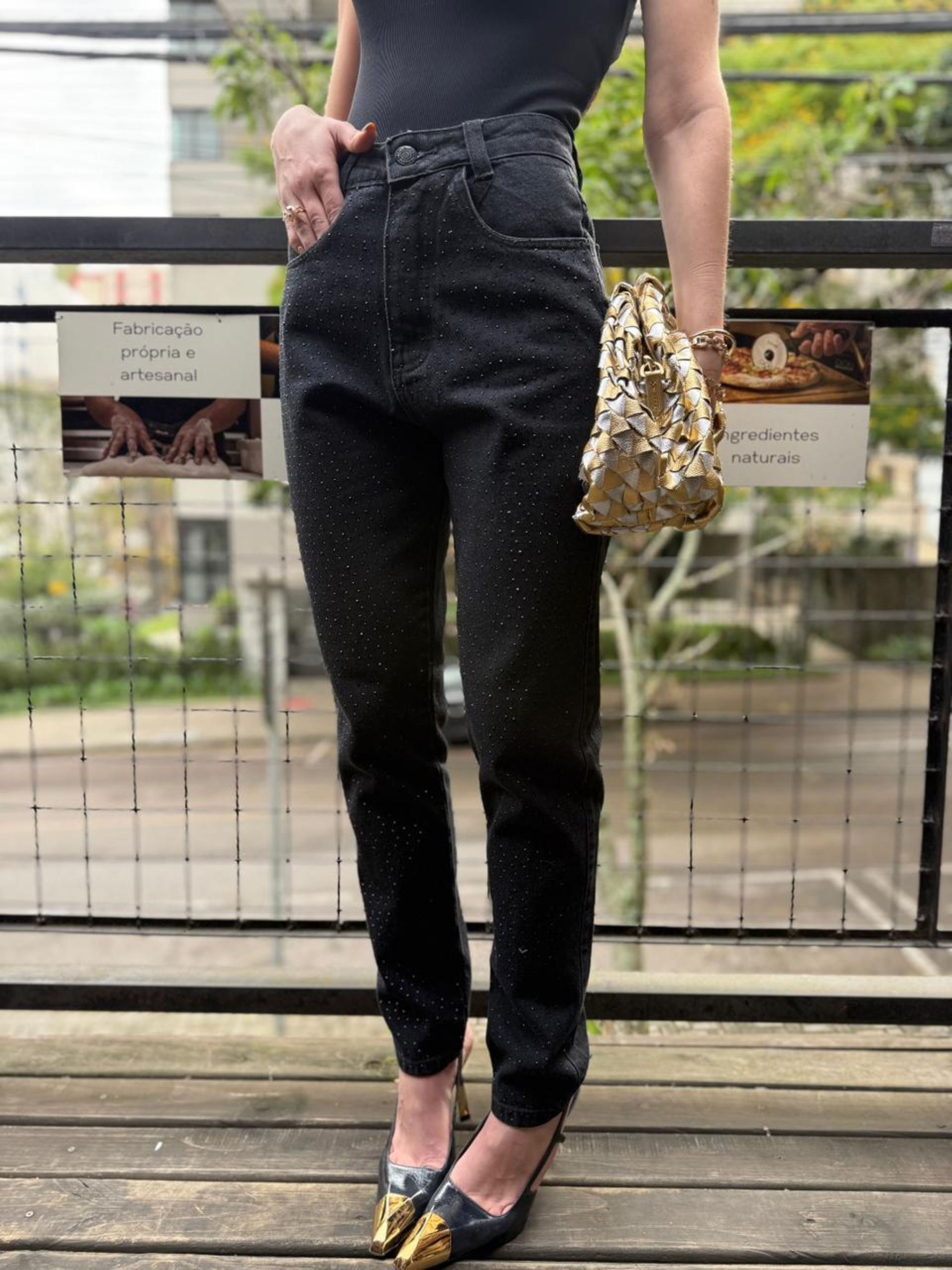 Calça Jeans Mom Black Hotfix 