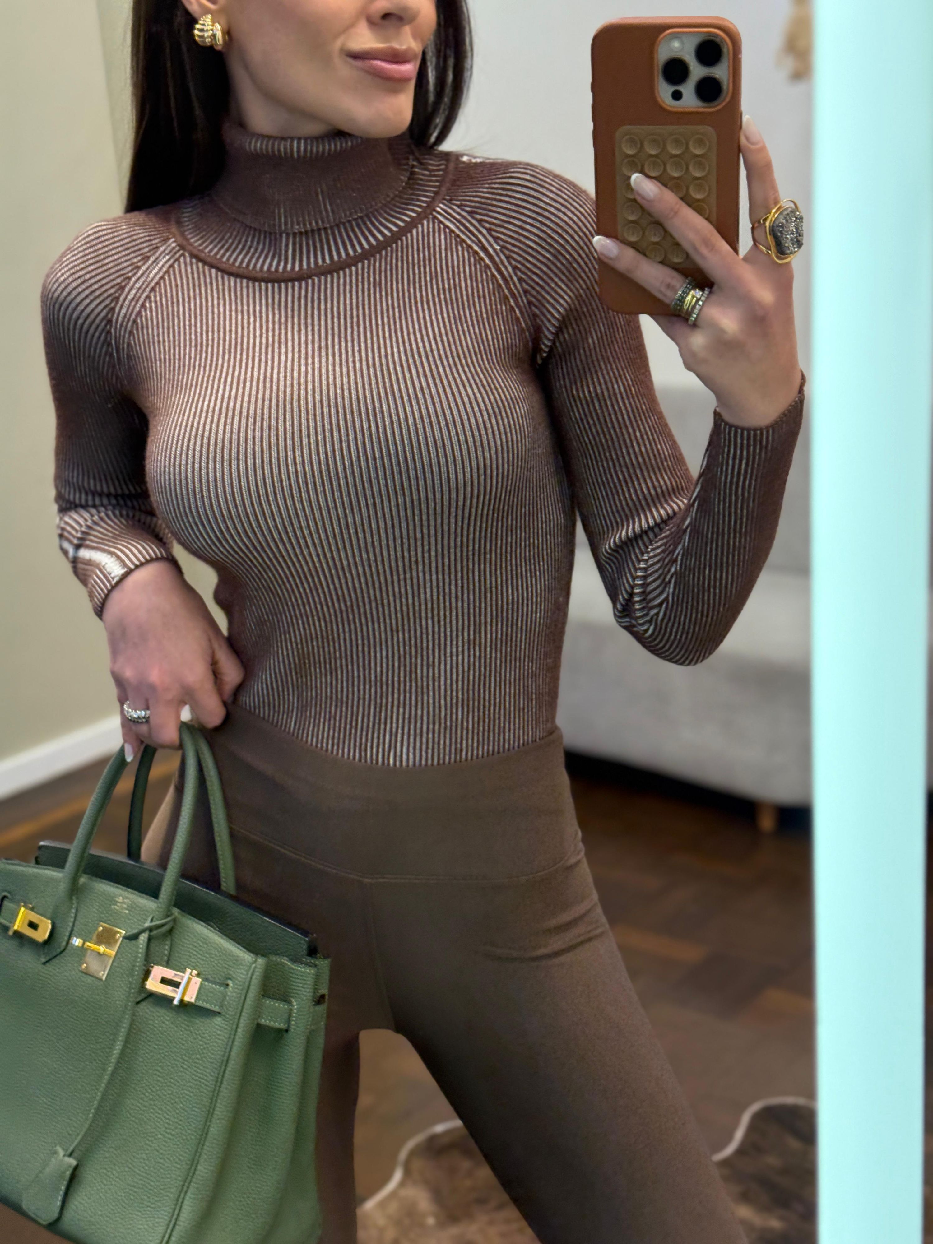 Blusa Tricot Estonada Gola Alta - Café 