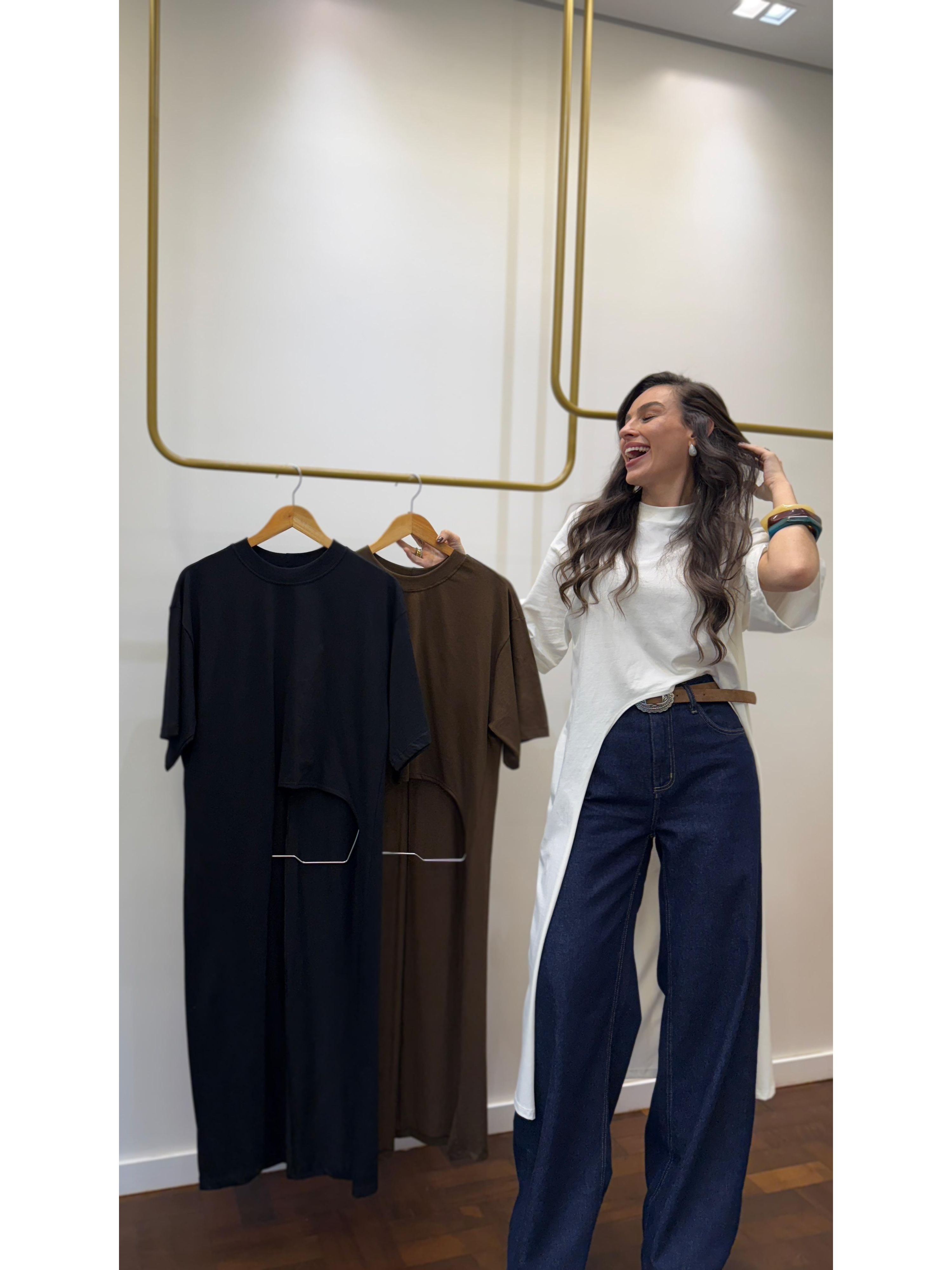 T-shirt Longa Mullet Lateral - Preto 