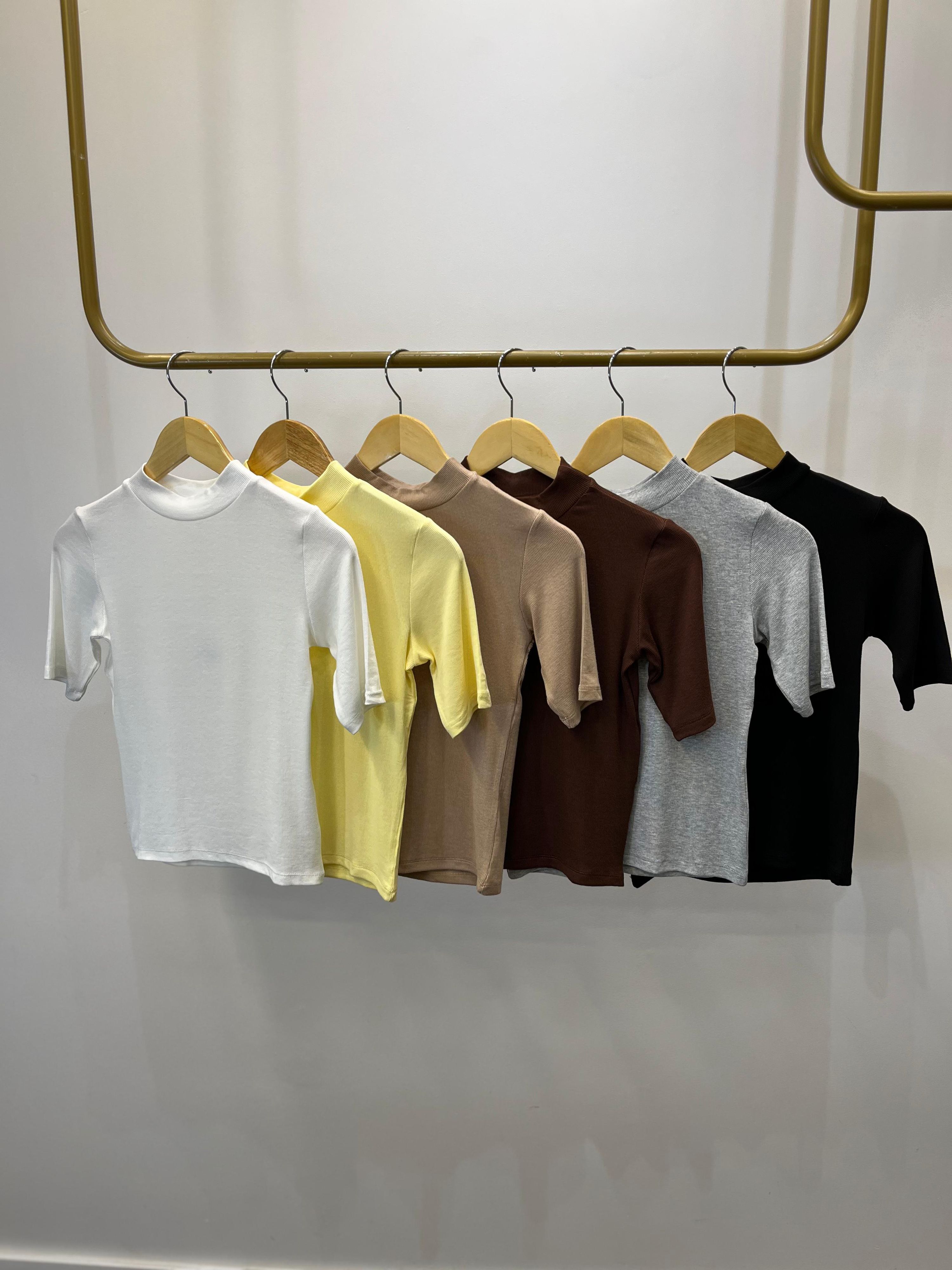 Blusa Manga Curta Ribanada Golinha - Preto