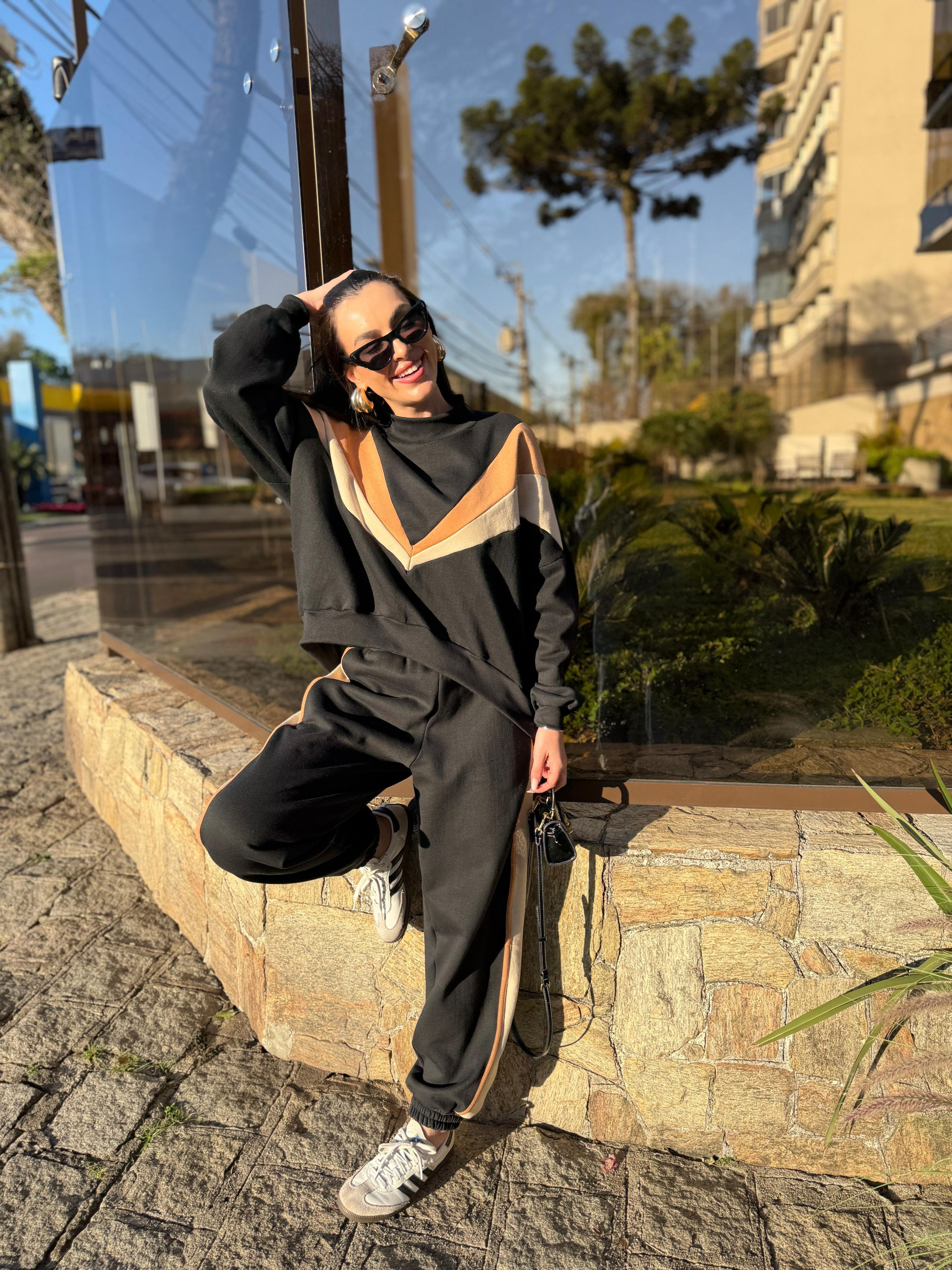Conjunto Moletom Preto e Cappuccino 