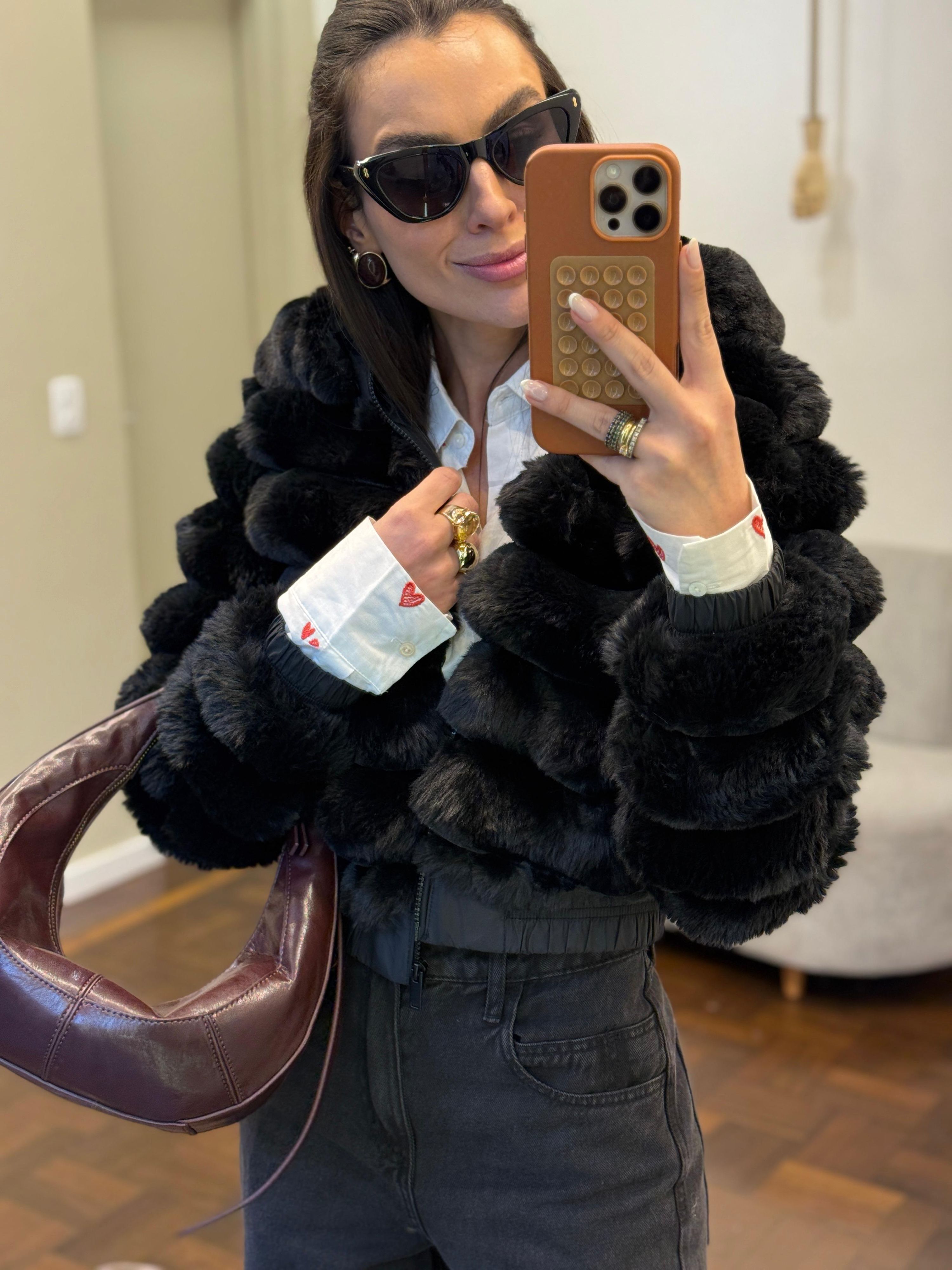 Jaqueta Faux Fur Gomos - Com Capuz e Ribana - Preto 