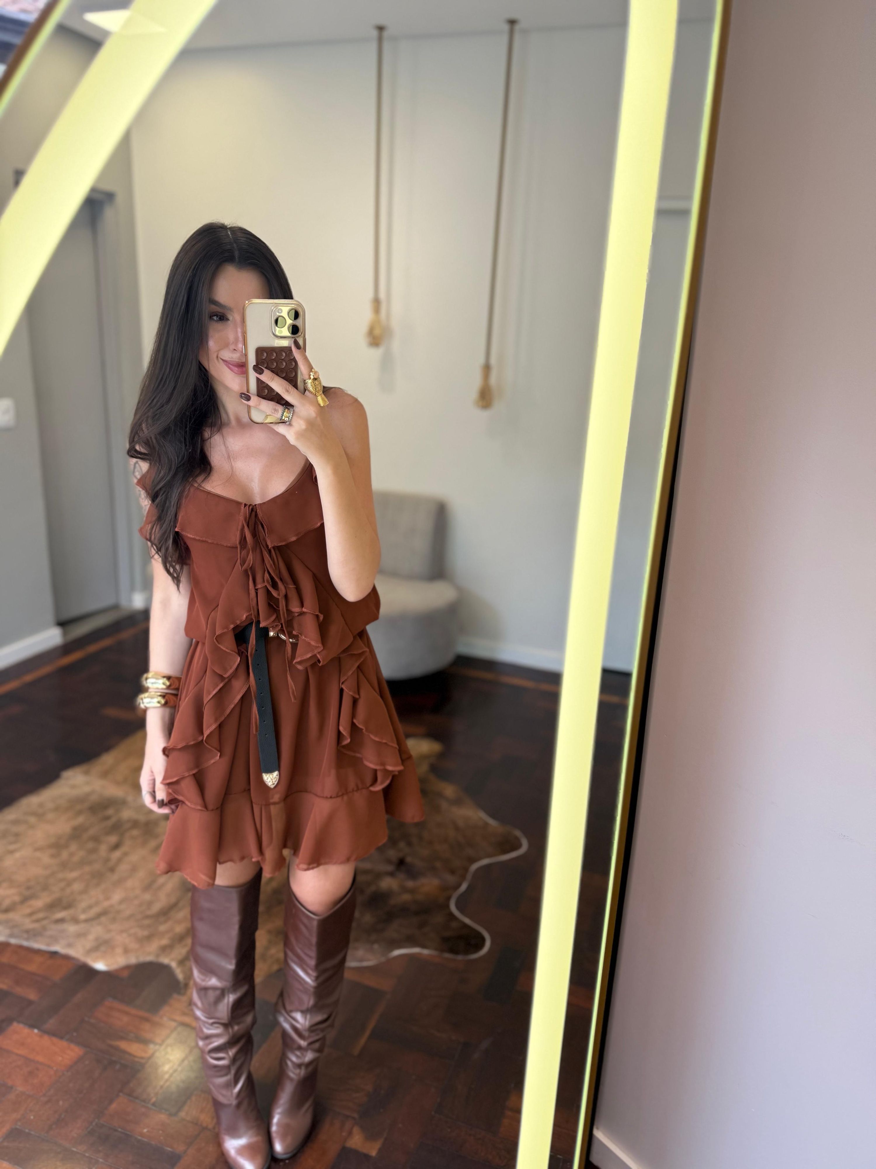 Vestido Curto Chiffon Alça - Babados Suave Frente 