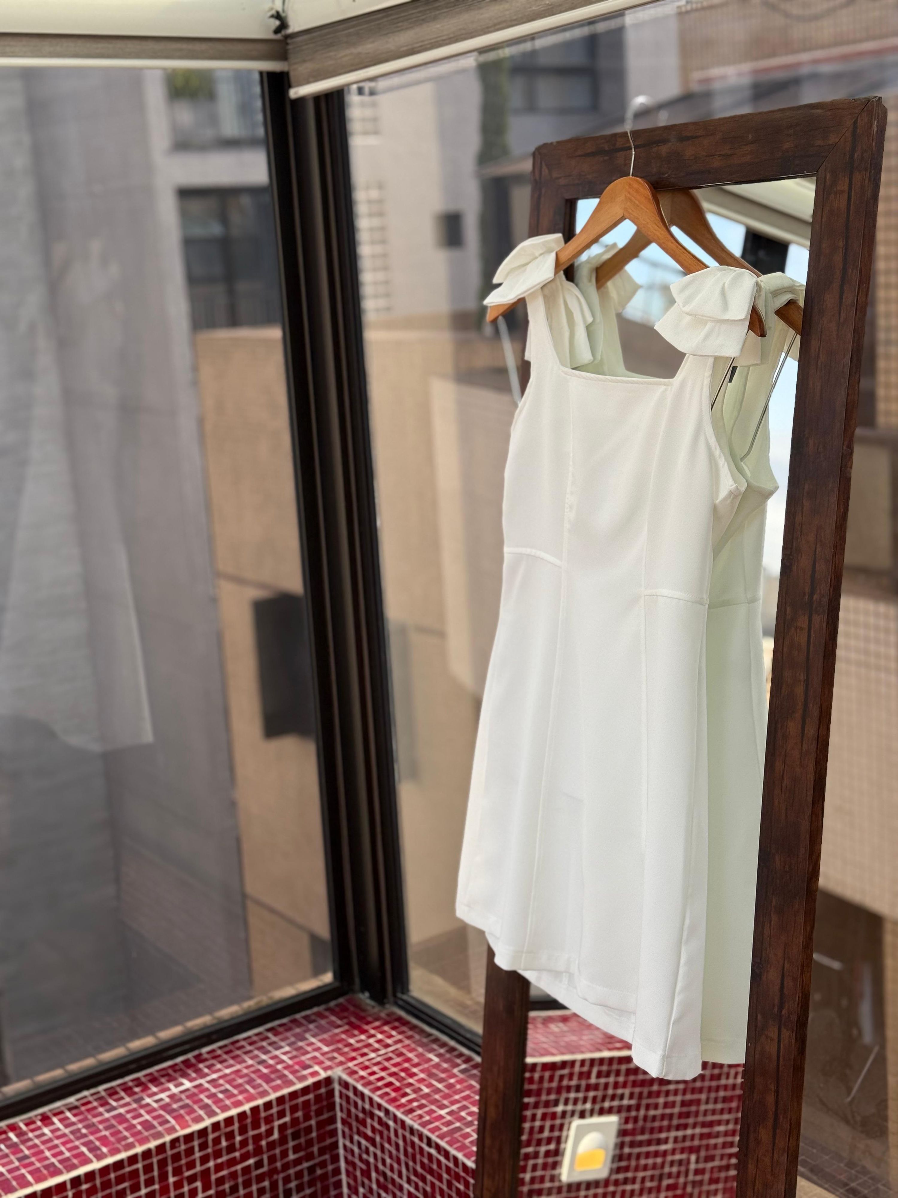  Vestido Curto Alfaiataria Laço Largo Alça