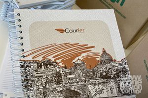 Caderno Pautado personalizável empresarial Courier... - Ícone Design
