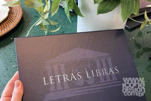 Convite Individual Super Luxo Letras Libras 2024 - Ícone Design