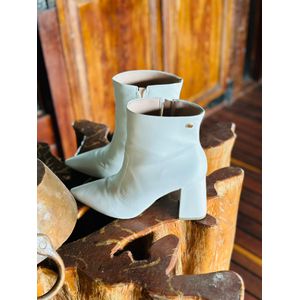 Bota Ariela Off White - 570423642 - Ana G Store