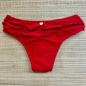 Hot Pants Drapeada Vermelho Texturizado