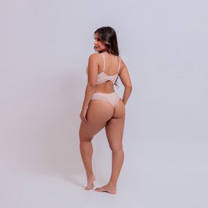 CONJUNTO EM RENDA COM DETALHE FRONTAL 