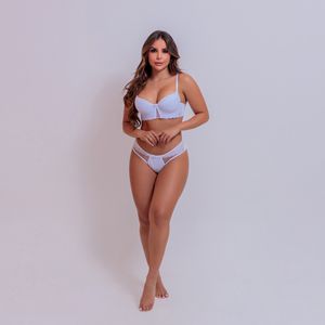 CONJUNTO COM RENDA E DETALHE EM TULE 