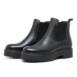 Coturno Bota Feminina Em Couro Com Preto Tratorado Chelsea Copia - Igo Franca | Especialista em Calçados Sociais e Conforto