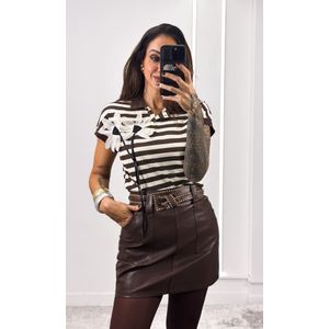 Blusa Listrada com Flor Tule - Off/Marrom