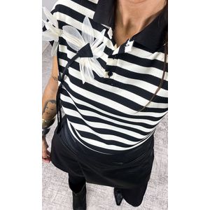 Blusa Listrada com Flor Tule - Off/Preto