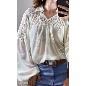 Blusa Crepe Gola e Ombro Rendado - Off