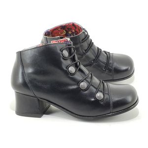 BOTA EM COURO COR PRETO COM SALTO GROSSO MÉDIO - C... - LILASCALCADOS